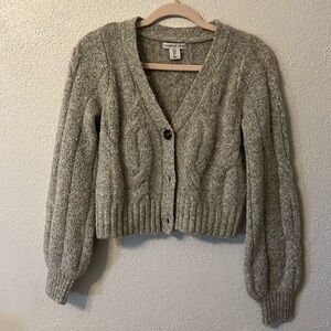Cozy greay sweater for fall